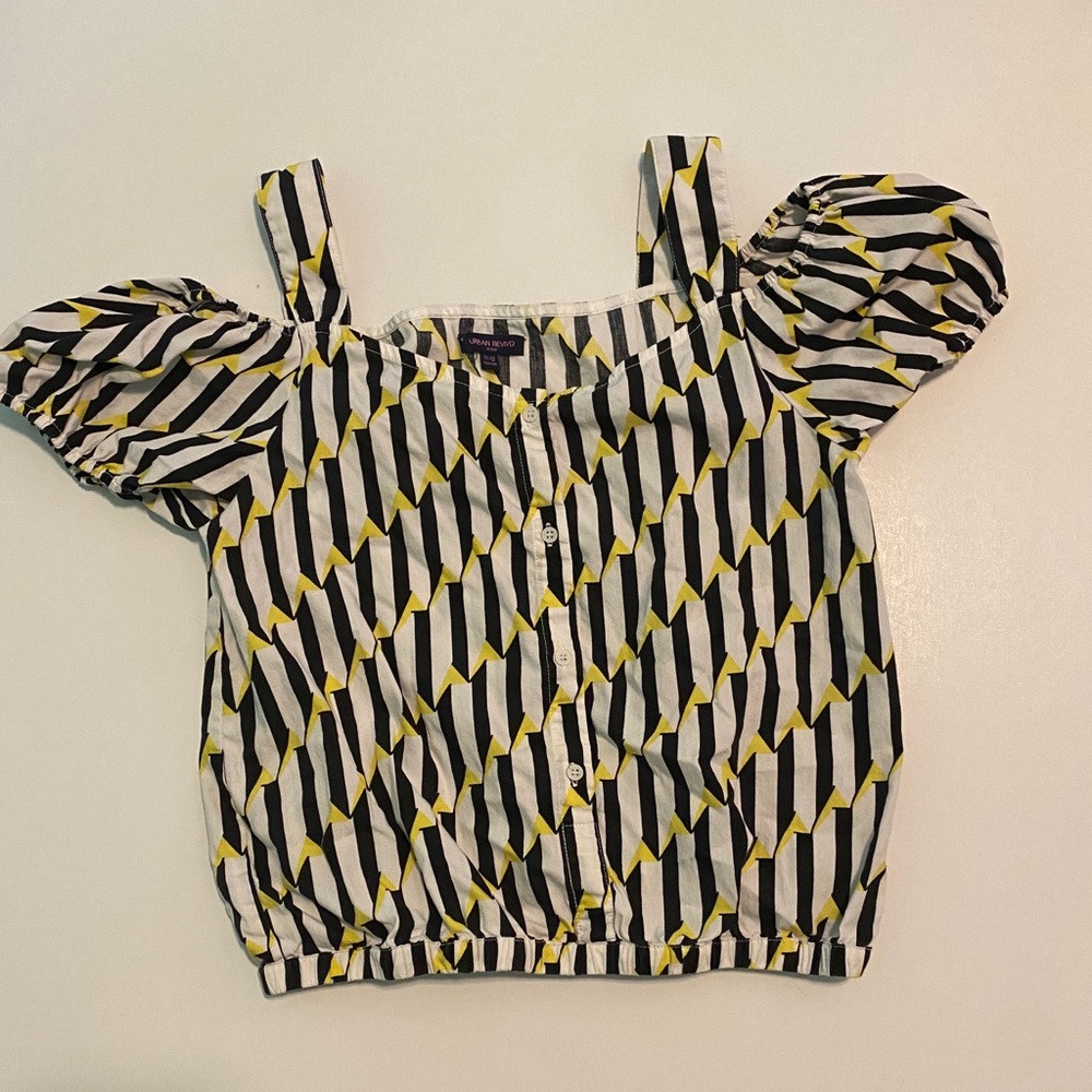 Urban Revivo Cropped Blouse